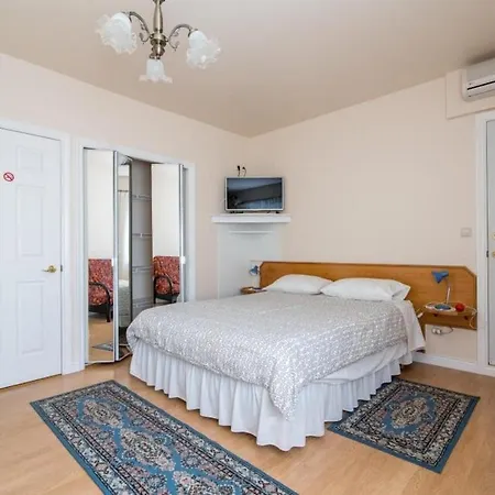 Mijajov Dvor- One-bedroom With Shared Balcony 2